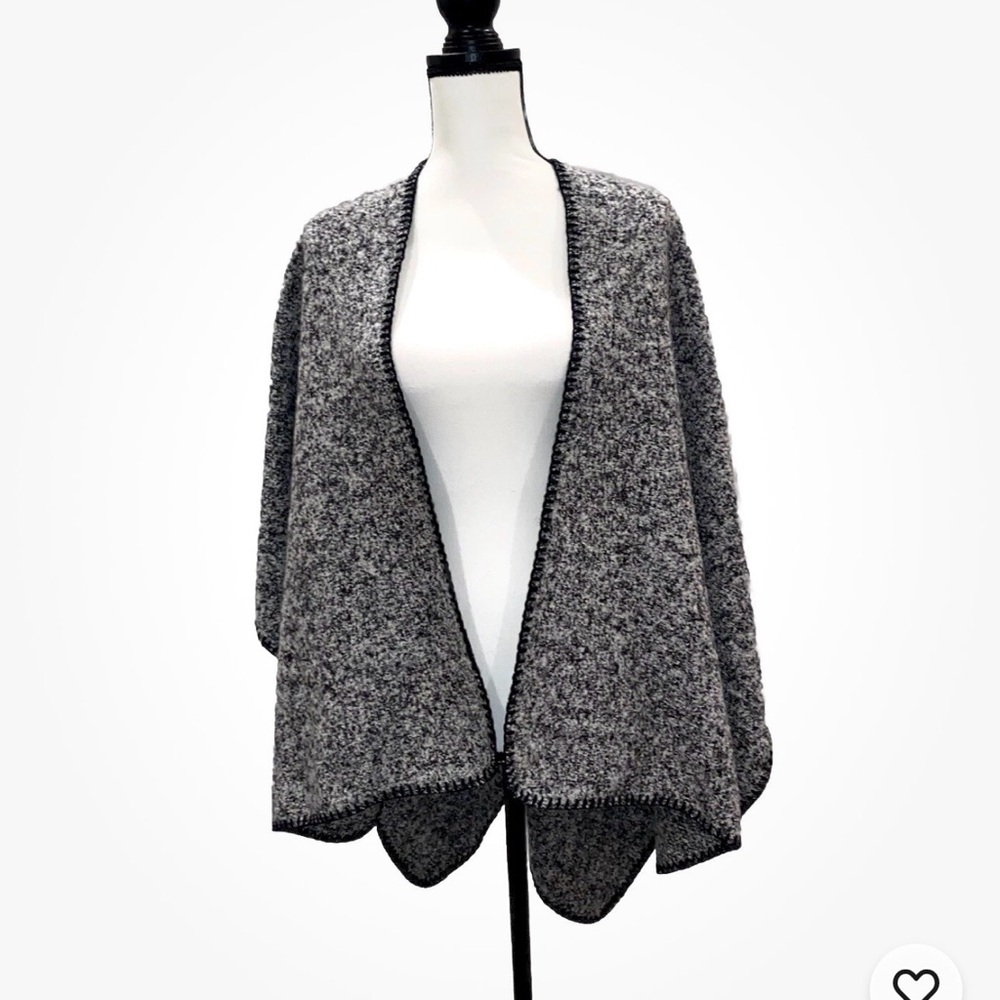 WOMENS BLACK AND WHITE  BLACK TRIM SHAWL/KIMANO/CARDIGAN/CAPE ONE SIZE. NWT!